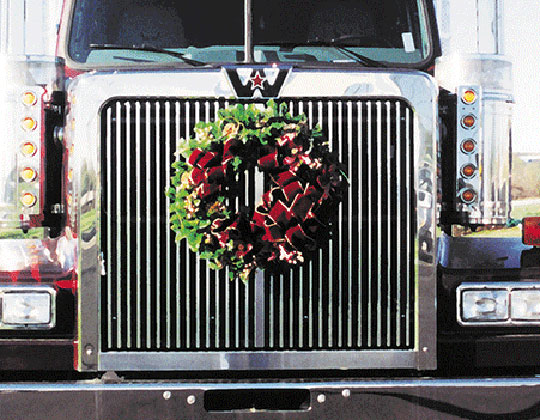 truckers christmas Wreath on Western Star grille
