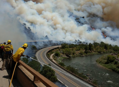 Grizzly Creek Fire continues to shut down I-70 in Colorado