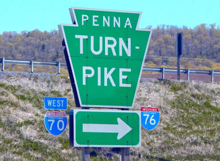 Sign at the entrance to the Pennsylvania Turnpike in Breezewood Photo by Ben Schumin