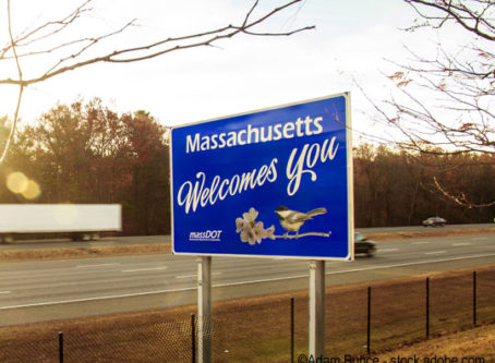 Massachusetts welcomes you sign Photo by Adam Bunce - stock.adobe.com