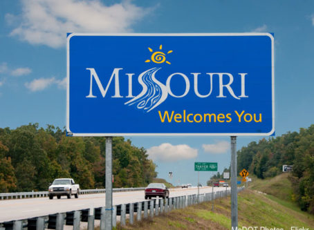 Missouri welcomes you sign by MoDOT Photos