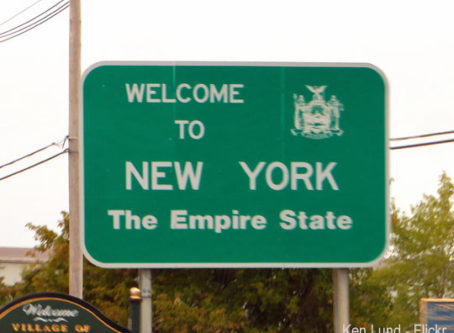Welcome to New York sign, photo by Ken Lund