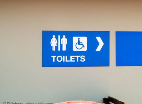 Blue sign pointing to public restrooms