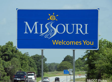 Missouri Welcomes You sign, by MoDOT Photos