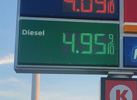 Diesel price Apri l0, 2022, in Rochelle, Ill. Photo by Marty Ellis, OOIDA