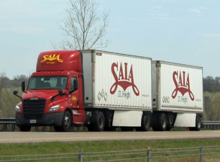 Saia truck photo by Chuck Robinson, OOIDA