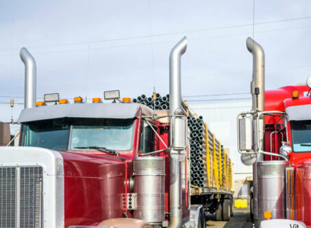 Exhaust pipes on classic semitrucks. Photo by Vit.