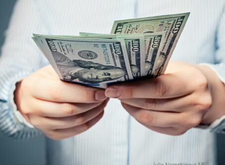 Money handout, photo by Iulia Nemchinova MF