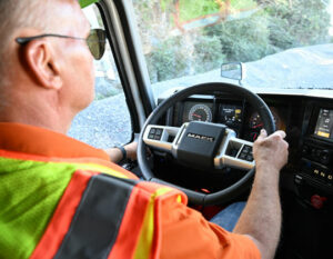 One-hand steering with Command steer
