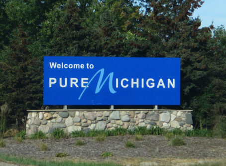 Michigan welcome sign photo by Ken Lund