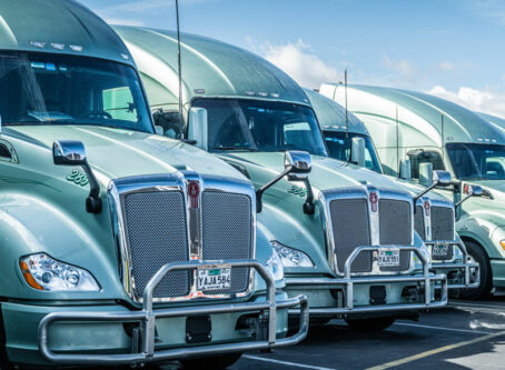New big trucks on the lot, Kenworth Trucks