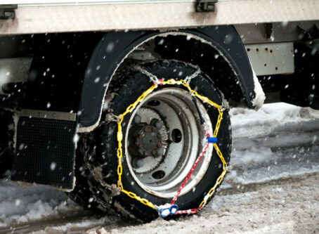 commercial truck snow chain, image by Daniel Vincek