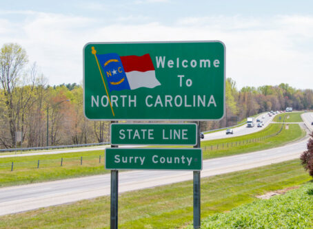 Welcome to North Carolina in I-77. Photo by Mark Clifton, Washuotaku