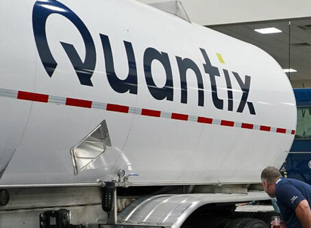 Quantiix provides dry bulk transportation, packaging, distribution, and logistics services to multinational companies within the chemical, plastics, and dry bulk food industries.