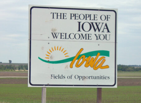 Welcome to Iowa sign. Photo by Jimmy Emerson, DVM