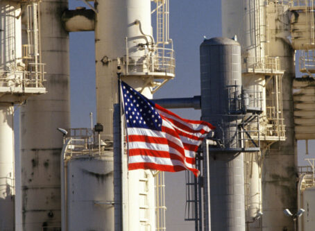 Energy outlook, California oil refinery. Image by Joe Sohm, Spirit of America