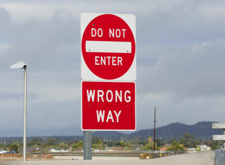 Wrong way, do not enter sign. Photo by Eduardo Barraza